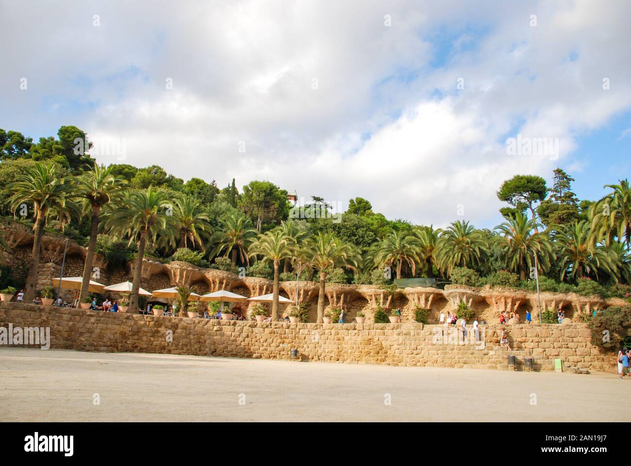 BARCELONA, SPANIEN - September 2013: Parck Güell in Barcelona, Spanien. Es ist ein Park, der von einem Künstler Antoni Gaudi. Stockfoto