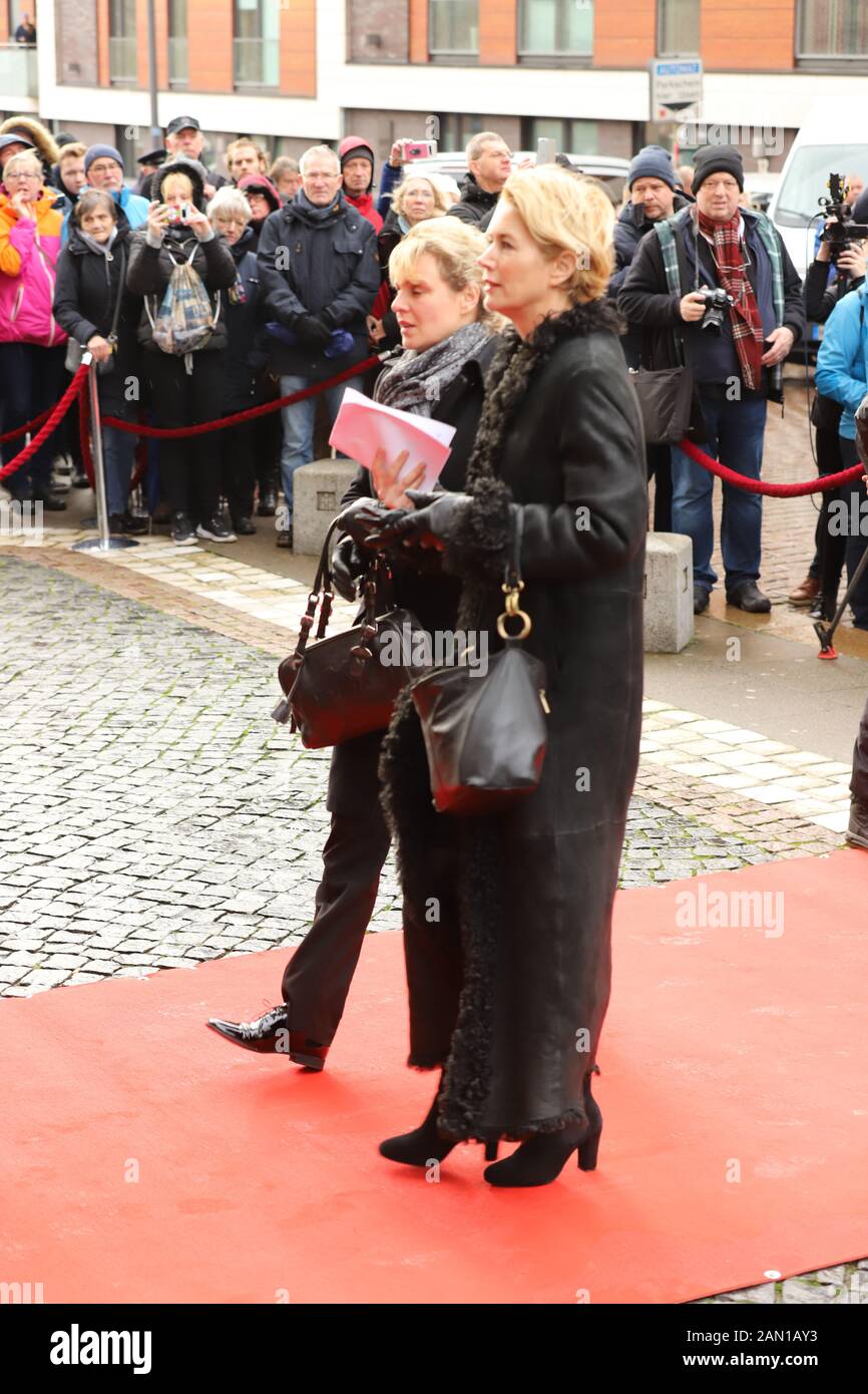 V.l. Anja Nejarri, Dorothea Schenck, Trauerfeier für Jan Fedder, St. Michaelis, Englische Planke, Hamburg, 14.01.2020 Stockfoto