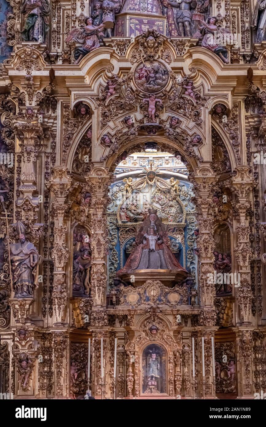 Eugenio Reciente und Jose Maestres prächtiges und monumentales Altarbild von 1750 der Virgen de las Aguas in der Kirche der Divine Salvation Stockfoto