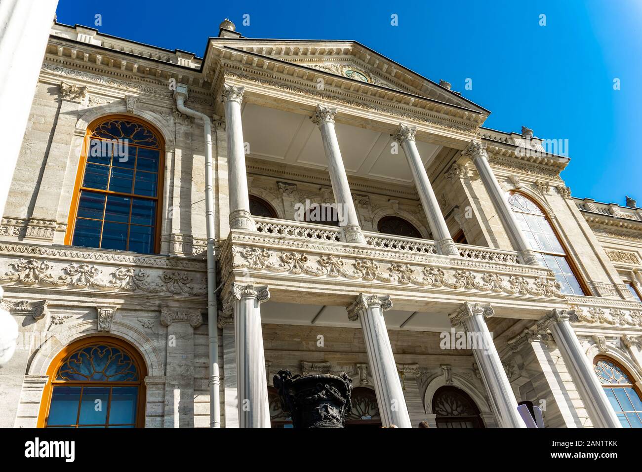 ISTANBUL, Türkei - 9 November, 2019: Dolmabahçe-Palast in Istanbul, Türkei. Palast wurde im Jahre 1856 gebaut und diente als die wichtigsten administrativen Zentrum von t Stockfoto