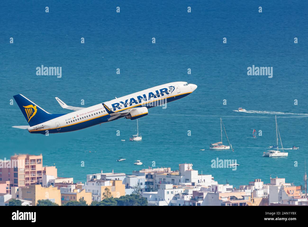 Palma de Mallorca, Spanien - 21. Juli 2018: Flugzeug Ryanair Boeing 737 auf dem Flughafen Palma de Mallorca (PMI) in Spanien. Boeing ist ein Flugzeughersteller Stockfoto