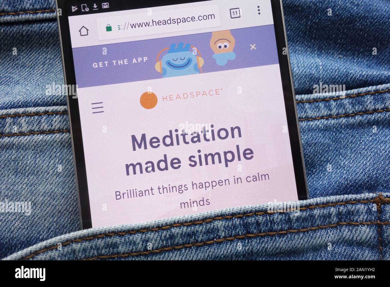Headspace Website angezeigt auf dem Smartphone in Jeans Tasche versteckt Stockfoto