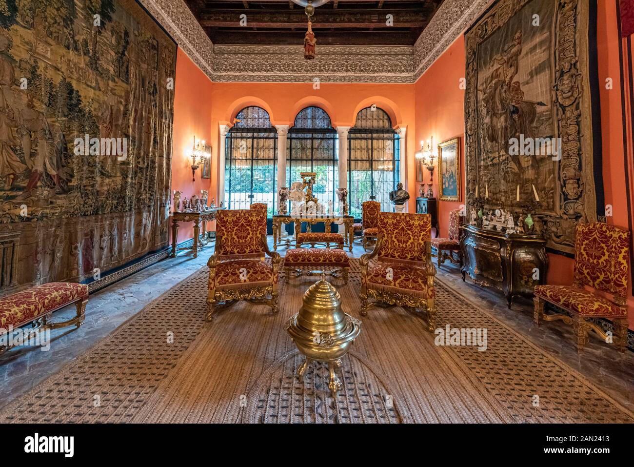 Der Ballsaal, oder Zigeunersalon, im Palast der Herzöge von Alba in Sevilla. Stockfoto