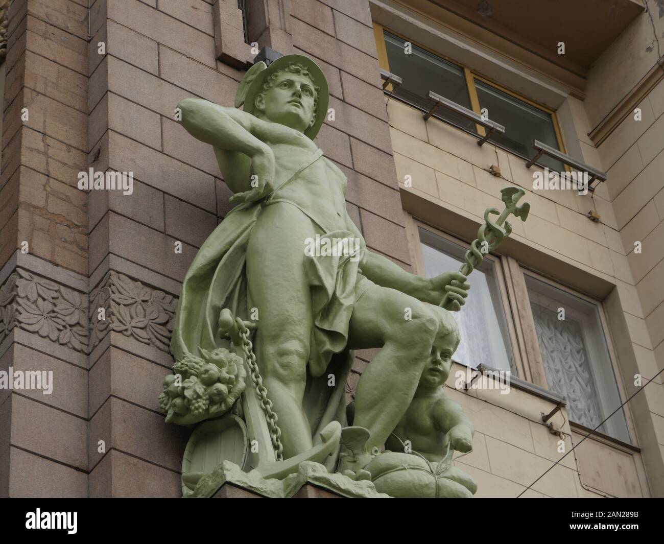 Hermes Merkur Gott des Handels, der Kaufleute und Reisende Bronze Skulptur, Low Angle View Stockfoto