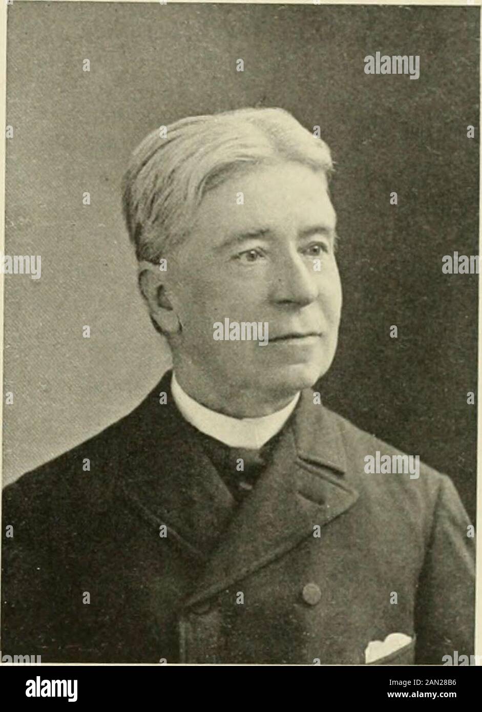 Universitäten und ihre Söhne, Geschichte, Einfluss und Eigenschaften amerikanischer Universitäten, mit biografischen Skizzen und Porträts von Alumni und Ehrenzeichenempfängern . E acht Kinder: Zilpha, CharlesWebster, Bertrand Douglas, Anna A., Bessie, Edgar, Frank McClelland und Leon Tilden Simpkins. Lomax, Joseph Dodson Columbia M.D. Geboren in Bolton, eng ; Ausbildung in Privatschulen; M.D. College of Physicians and Surgeons of Colum-bia, 1862; House Physician in Colored Home Hos-pital, New York City, für eineinhalb Jahre; engaged in Active Practice in Troy, N. Y., seit dem Jahr 1863; S Stockfoto