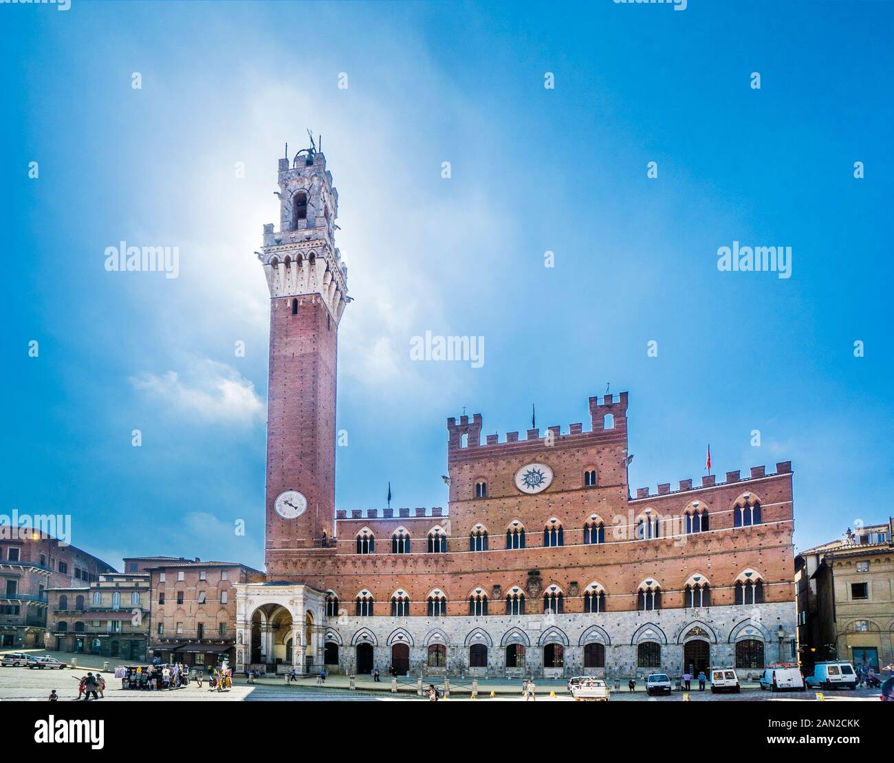 Piazza del Campo in Siena mit Palazzo Pubblico Rathaus und Turm von Mangia, Siena, Toskana, Italien Stockfoto