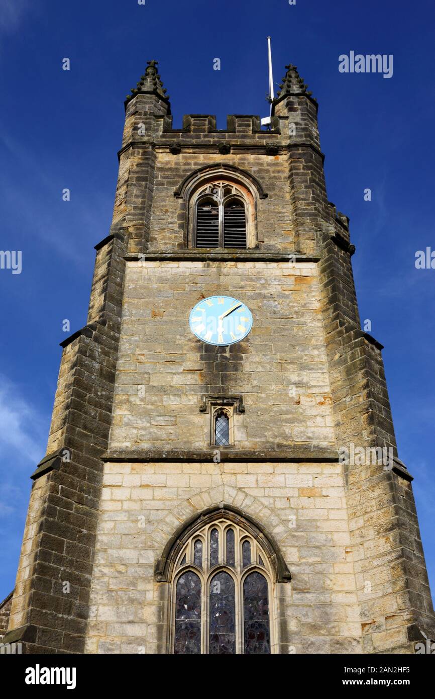 Str. Marys Kirchturm mit Diagonalen (oder französische) Strebepfeiler auf Ecken, Chiddingstone, Kent, England Stockfoto