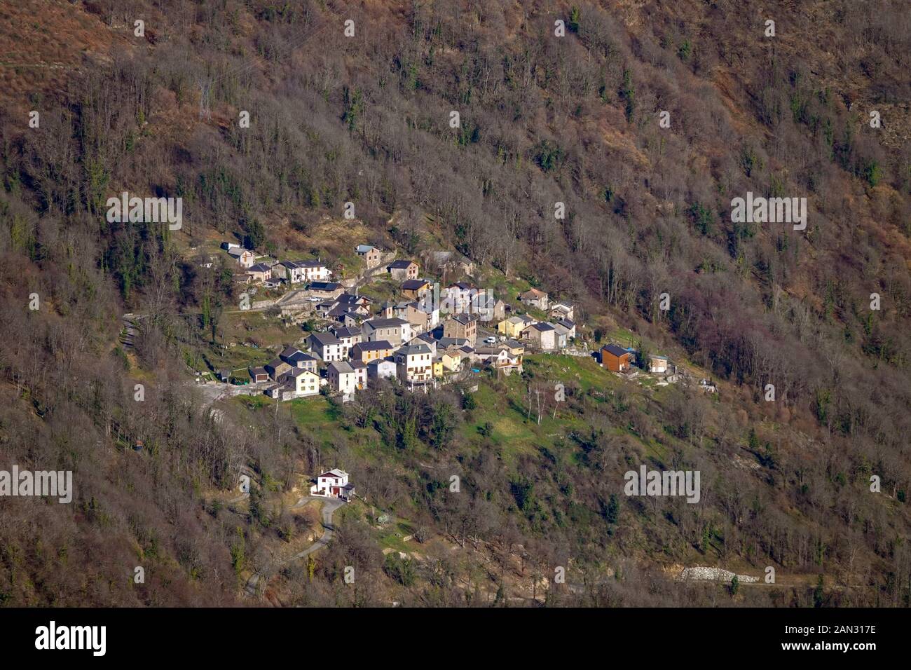 Mountain Village von Illier oben Vicdessos Tal und Montcalm Berge, Ariège, Französischen Pyrenäen, Frankreich Stockfoto