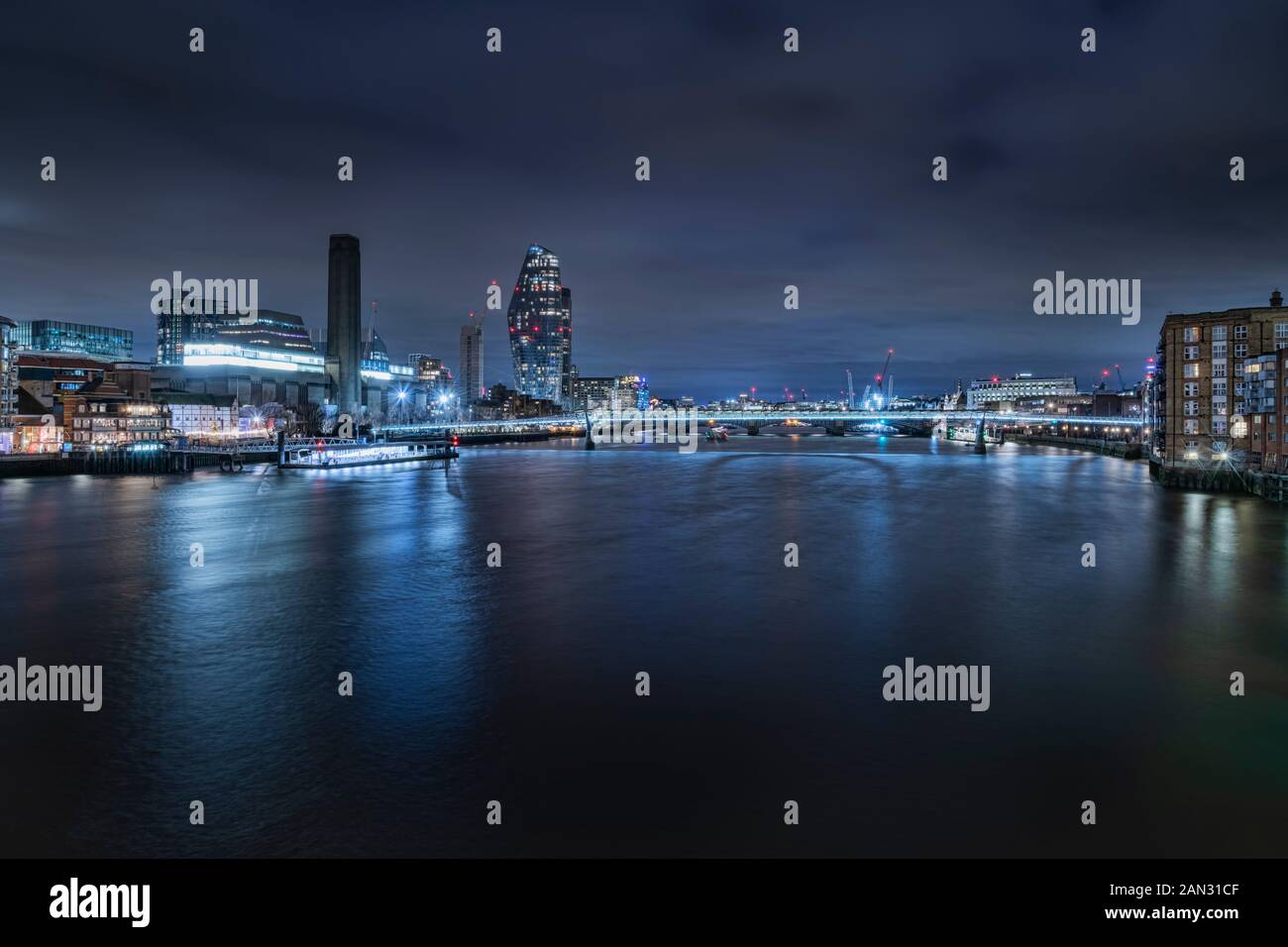 Tate Modern, Millennium Bridge, One Blackfriars und Die Themse in der Nacht Stockfoto