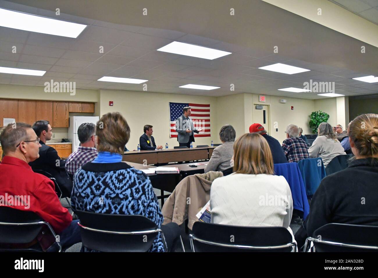 Emporia, Kansas, USA, 14. Januar 2020 Lyon County Republican Party monatliche Sitzung, um die verschiedenen Kandidaten vorzustellen, die für den Senatssitz kandidieren, der von Senator Pat Roberts geräumt wird, der sich zum Jahr des Jahres zurückzieht. Kris Kobach teilt der Sitzung mit, dass der Senat einen Republikaner brauche, der für die Verfassung kandidieren werde Stockfoto
