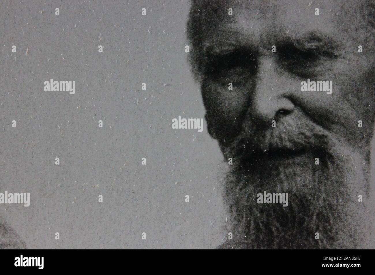 Feine Siebziger Schwarz-Weiß-Fotografie eines Art alten nonagenarischen Mannes Stockfoto