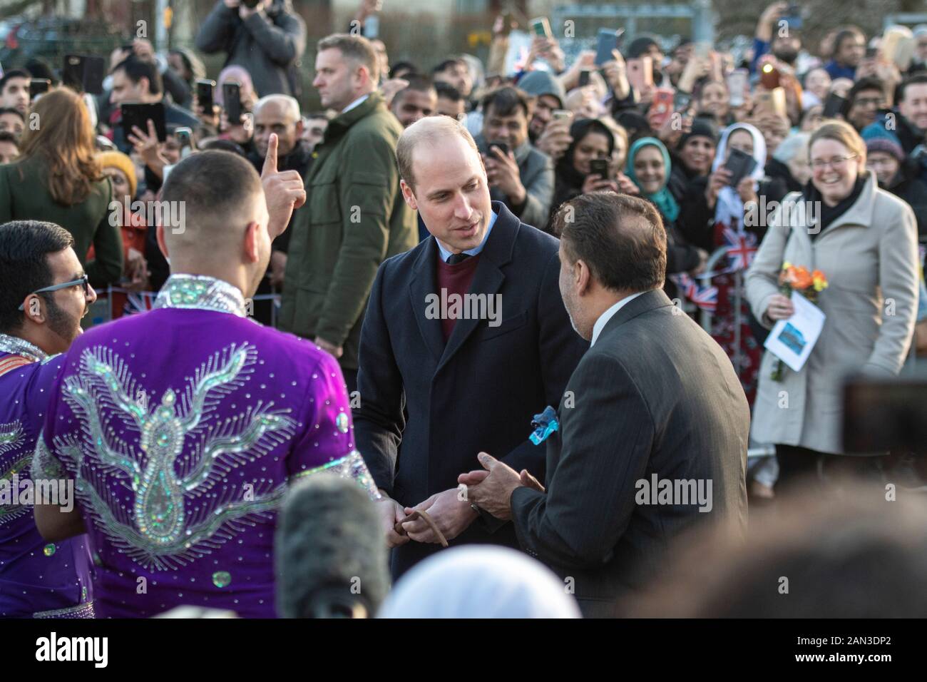 Bradford, Großbritannien. Januar 2020. Der Herzog und die Herzogin von Cambridge kommen am Centenary Square im Stadtzentrum von Bradford an. Der Tag der Engagements in Bradford ist Der Herzog und die Herzogin von Cambridges erste gemeinsame Verpflichtung des neuen Jahres und des neuen Jahrzehnts, Und ihr erster Auftritt zusammen seit den Nachrichten des Dukes und der Herzogin von Sussex, Prinz Harry und Meghan Markle, verkündete, dass sie als hochrangige Royals und den sogenannten 'Sandringham Summit' mit Ihrer Majestät Der Königin und Prinz Charles "zurücktreten" würden. Gutschrift: Benjamin Wareing/Alamy Live News Stockfoto