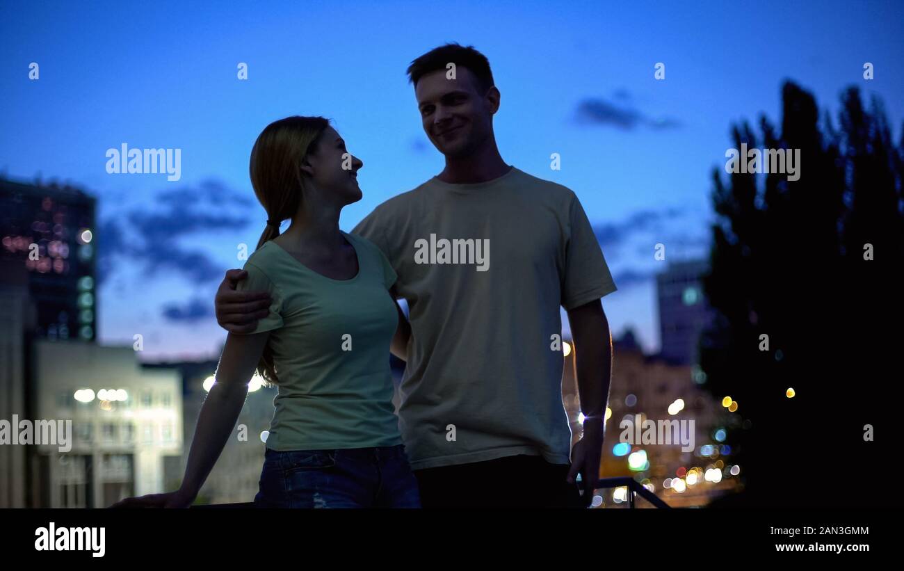 Junges Paar dating und Zeit miteinander zu genießen, Liebe auf den ersten Blick, romantische Stockfoto