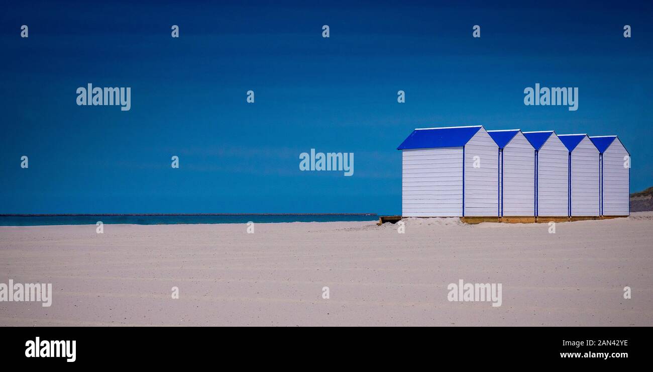 Strand mit Umkleidekabinen Stockfoto