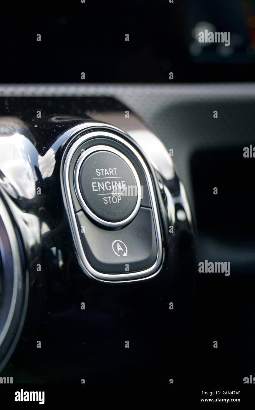 Start stop engine button -Fotos und -Bildmaterial in hoher Auflösung ...