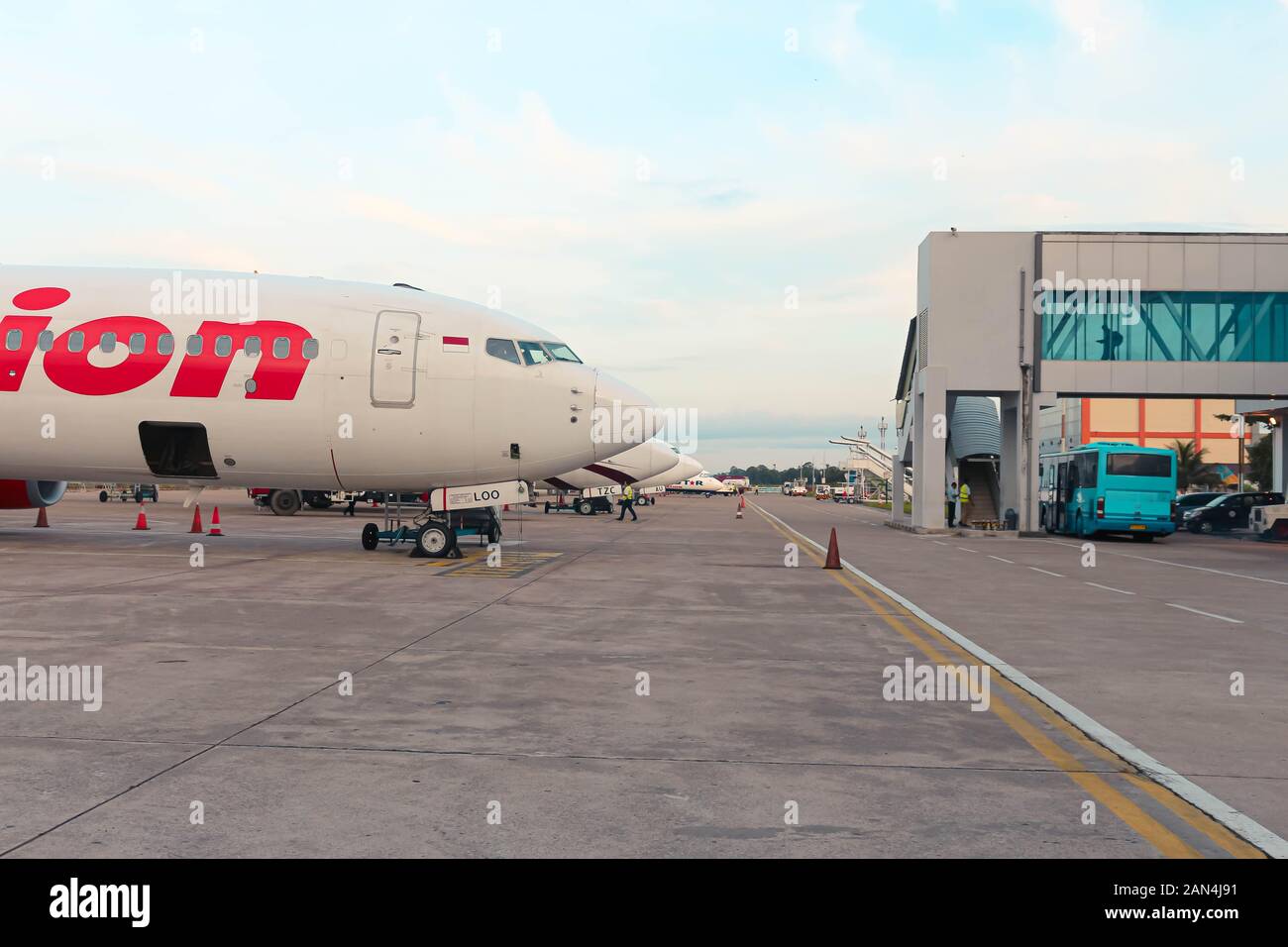 Lion Air Boeing 737-8GP PK-LOO am internationalen Flughafen Supadio Stockfoto