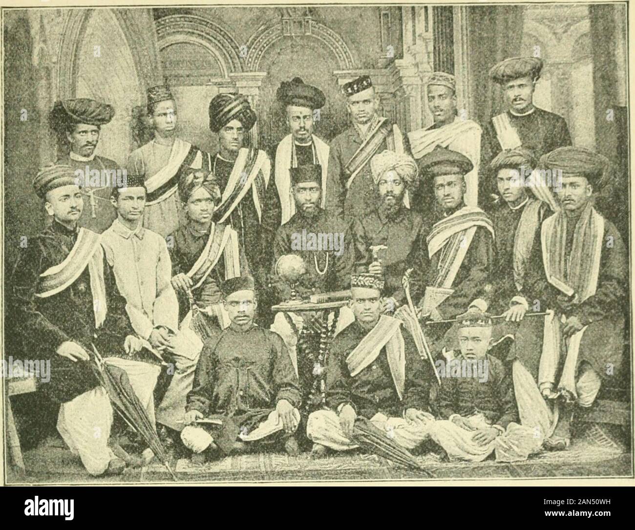 Sieben Jahre in Ceylon: Geschichten von Mission leben. ecome bei weitem der beste Mann, den ich haben oder hatten. Hatte ich einige mehr wie er, mit guter Kenntnis von Marathi, ich hätte die beste Schule in Indien. Wie es ist, seine workcould nicht besser wäre, von einem Geschehen, und außerdem, er ist immer bei meinen Ellbogen zu doanything und alles. Mit den besten Wünschen, ihr sehr wahrhaftig, James Smith, amerikanische Missionarin, Principal, Ahmednagar College. Nach diesem jungen Mann in Ahmednagar, für einige Zeit auf ein Gehalt von^4 amonth worden war, erhielt er ein Angebot von;^ein Monat io Wenn er woanders hingehen würde, aber er sagte, Nein; ich denke, dass ich tun kann Stockfoto