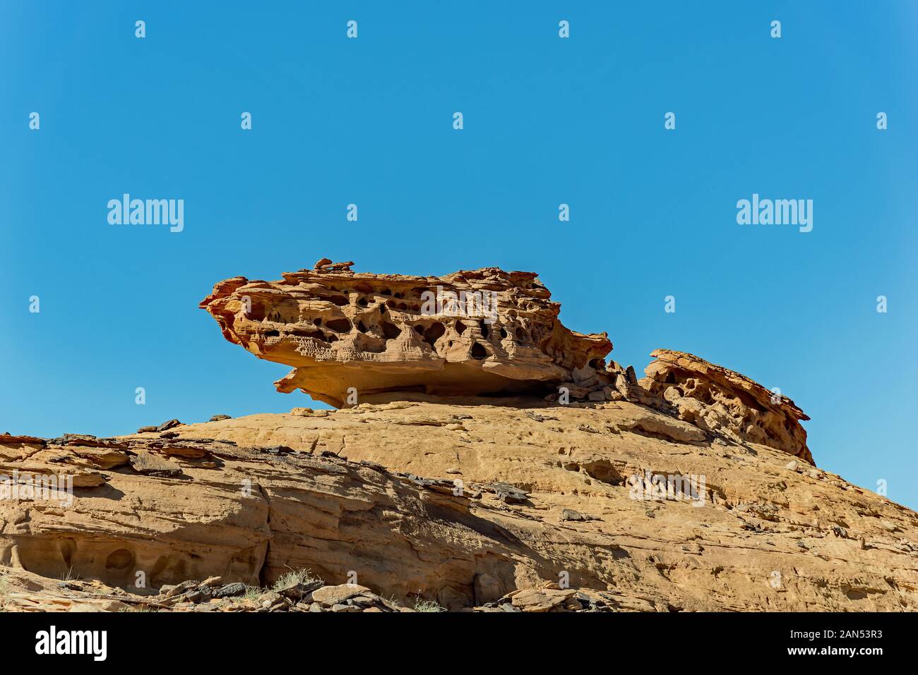 Wabenform aus Wüstenfelsen Stockfoto