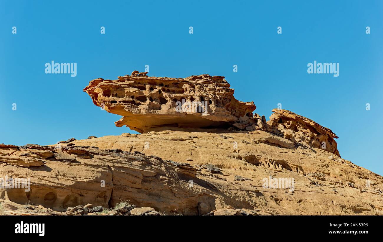 Wabenform aus Wüstenfelsen Stockfoto