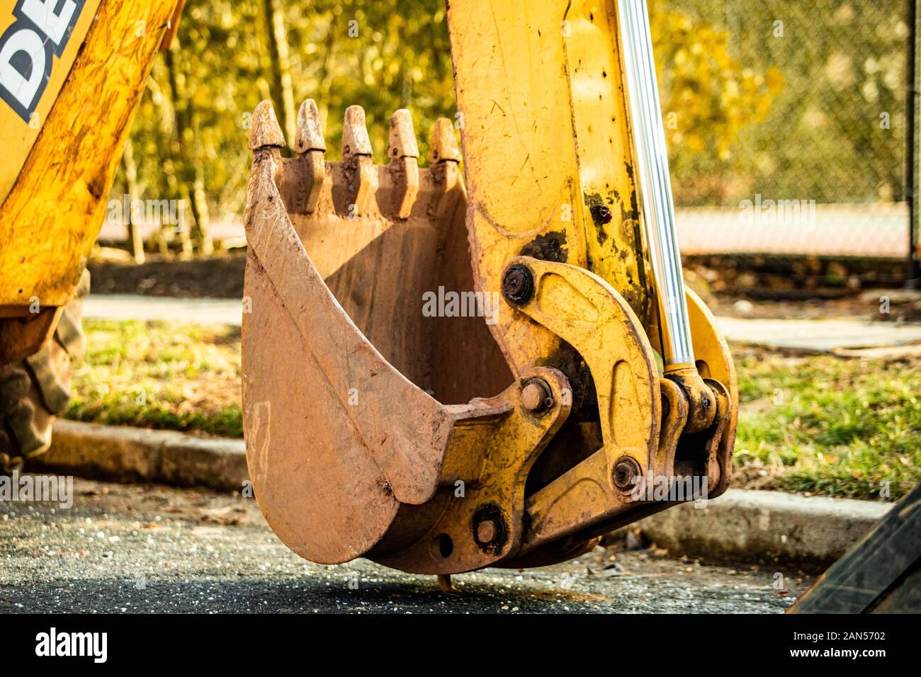Bagger bulldozer Tieflöffel schwere Maschinen home improvement arbeitet im Freien Stockfoto