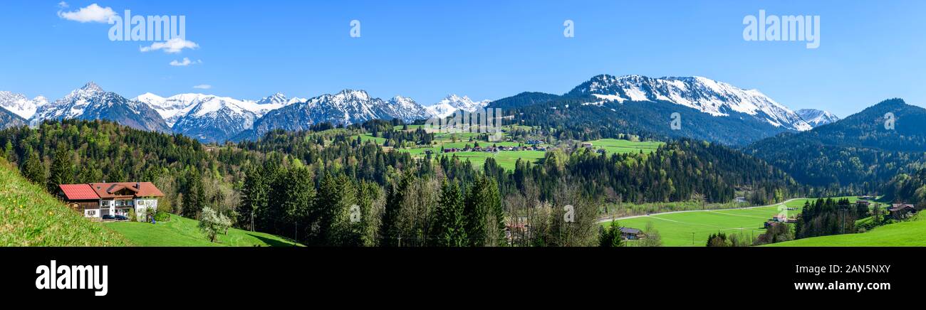 Frühling im oberen Allgäu in der Nähe von Tiefenbach Stockfoto