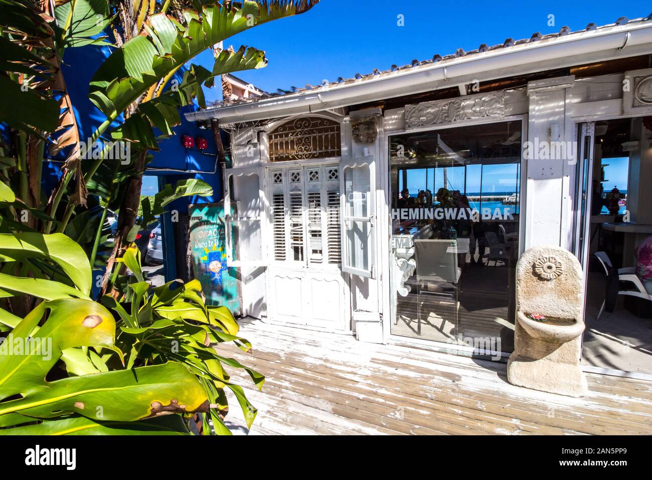Kapstadt, Südafrika - 03. JANUAR 2019: Hemingway Bar am Kap zu Kuba Restaurant in Kalk Bay, Western Cape, Südafrika Stockfoto