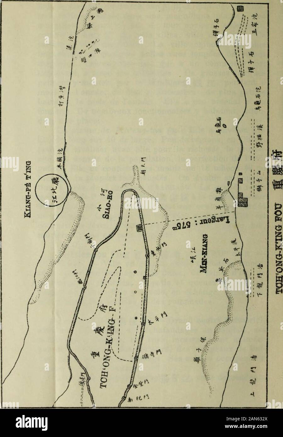 Géographie de l'Empire de Chine: cours inférieur = Fa wen Chung-kuo Kun yü lüeh Chih. Ein- à-près de 4 Millionen dhabitants. La Grande routequi mène de Ping-chan Hien $ f |] j Jgg à la Capitale,-sur 80 Kil.,-est, pour ainsi dire, une seule rue bordéede Maisons. La Plaine est fort bien Cultivée. Elle estcouverte de fèves, sésame, pavots, cannes à Sucre, blé, mûriers ...; pas Un Coin de perdu. Eine VO. : Ta-tsien - Lou ting ff $ f tt-II-à 270° m Dalt - - 20 000 hab. - Ville en Grande Partie tibétaine, Impor-Tante pour son commerce de Musc, de Laine, Dor, de fourrures, de, de poils remèdes et Warteschlangen de Stockfoto