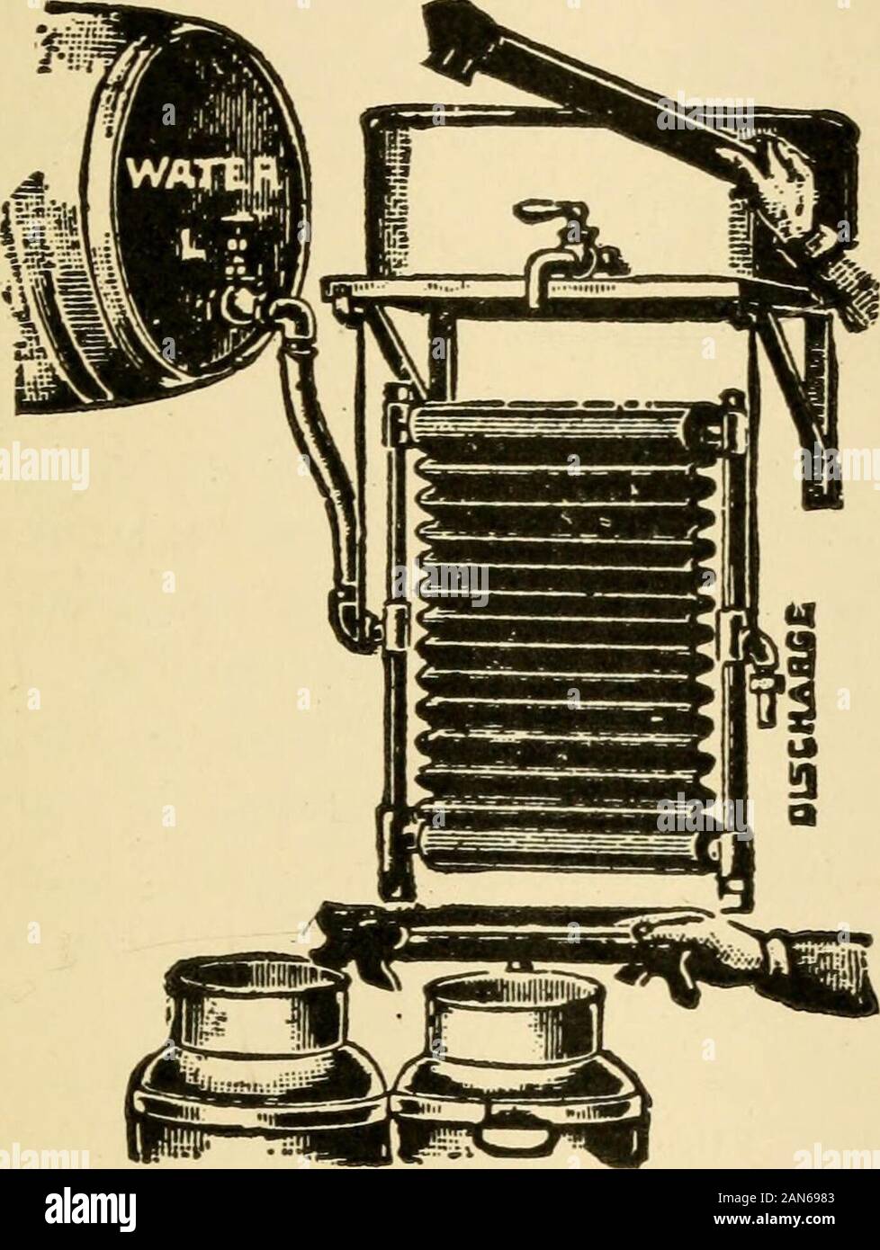 Die Wissenschaft und die Praxis der Käseherstellung: Eine Abhandlung über die Herstellung von amerikanischen Cheddar Käse und andere Sorten: als text-Buch für die Verwendung mit Milch, Lehrern und Schülern im Klassenzimmer und Werkraum gedacht... . Abb. 3 - VERSCHIEDENE ARTEN VON hygienischen Melken - Eimer mit kochendem Wasser und füllen Sie die Reinigung, wenn möglich, durch einen Wasserstrahl Live Steam tofive für drei Minuten. Niemals mit einem Tuch trocken, aber whenpracticable, die Utensilien aussetzen schließlich direkte Sonne - Licht für ein paar Stunden. Staub und fliegt vor sein sollte - von der Eingabe der Dosen nach dem Waschen entlüftet. Siebe sollten Wa. Stockfoto