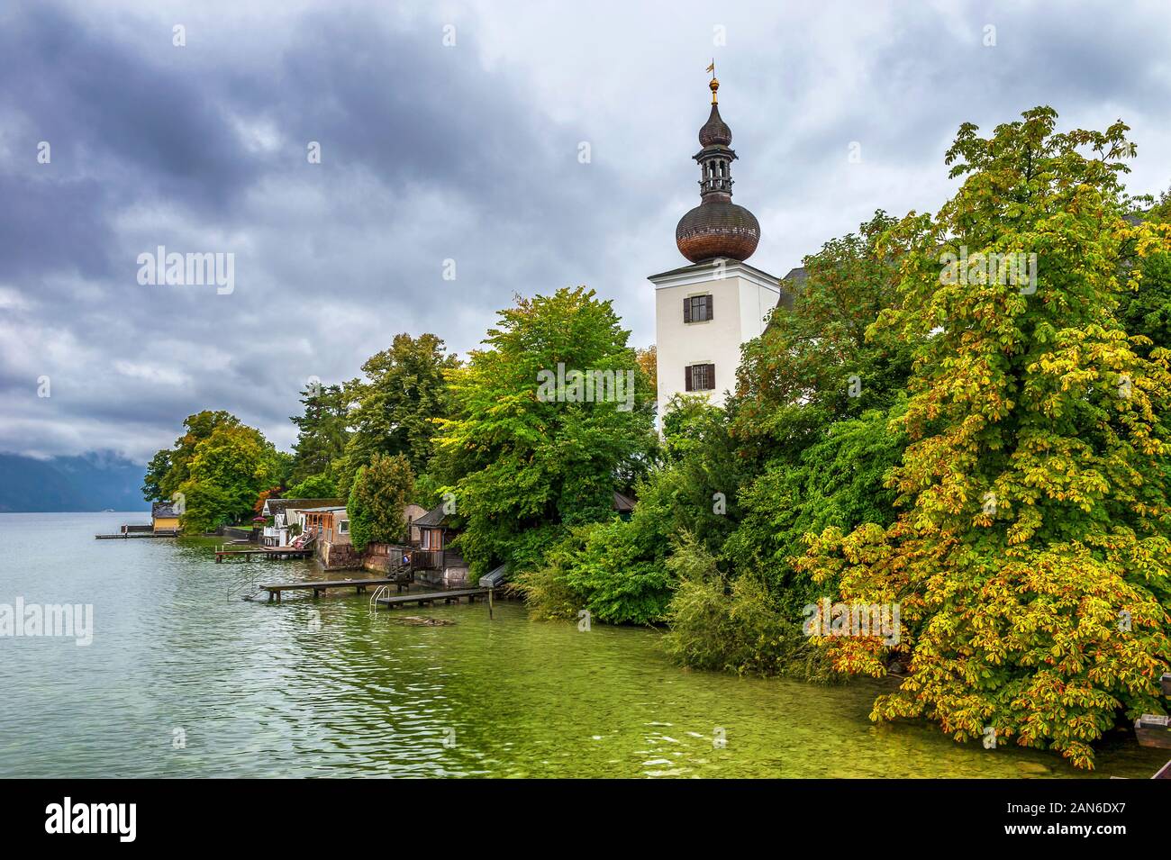 Blick auf die Traunsee-Kirche in Gmunden, Österreich Stockfoto