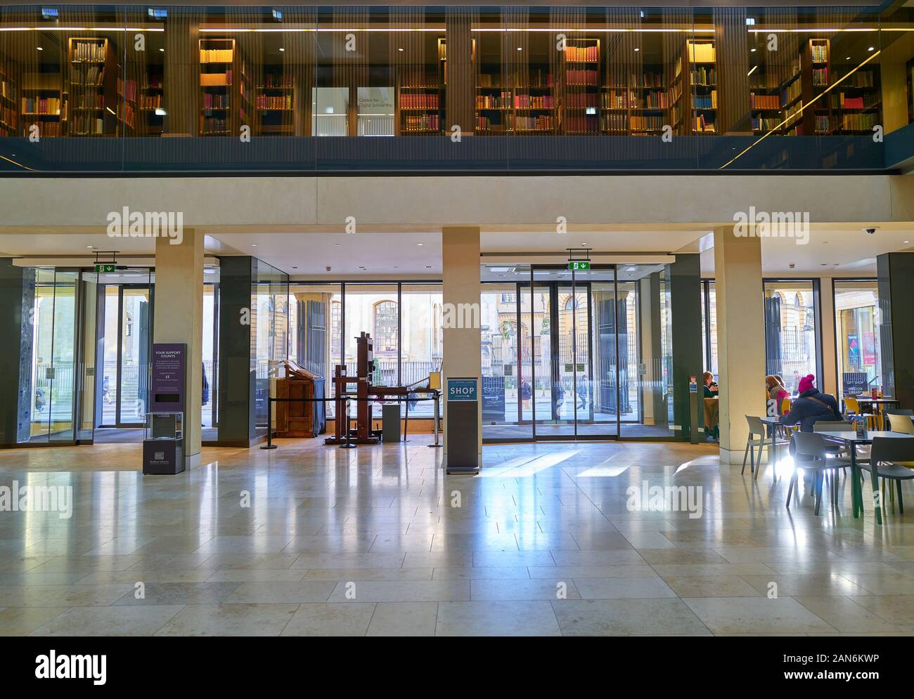 Eingang Vestibül auf der neuen Weston Bibliothek, Teil der Bodleian Bibliothek an der Universität von Oxford, England. Stockfoto