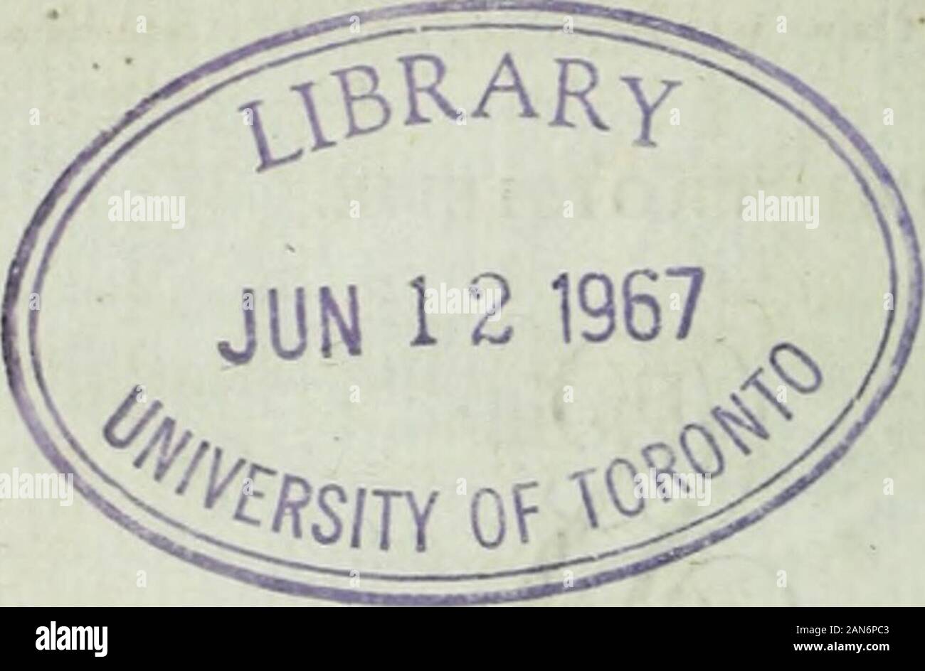 L'Hermite de la Chaussée d'Antin, ou, Beobachtungen sur les moeurs et les usages Français au Beginn du XIXe siècle. LHERMIÏE DE LA CHAUSSÉE-DANTIN. n° lx. - 9. Januar i8 i3.v*^ w* rvwwwwvvww^v-vwvi* vv% LES ÉPOQUESDE LA GALANTERIE FRANÇAISE im amorc hoec insunl Omnia. Ter., Eun., acte I, se i appartiennent à toutes ces bizarreries rameur Il y aurait un Joli poëme à faire sur ce sujet; dabord Il serait Hof (ce qui Nest pas un petitavantage, aujourdhui que la langue de dieuxest à lusage de Si peu de mortels). Gießen peuque lauteur appartint à lécole moderne, quilse Comp Stockfoto