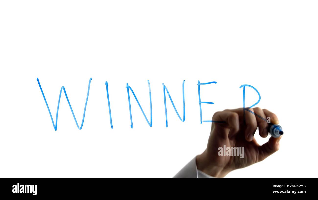 Mann schreiben Sieger Wort auf weißem Hintergrund, sport Wettbewerb, Erfolge Stockfoto