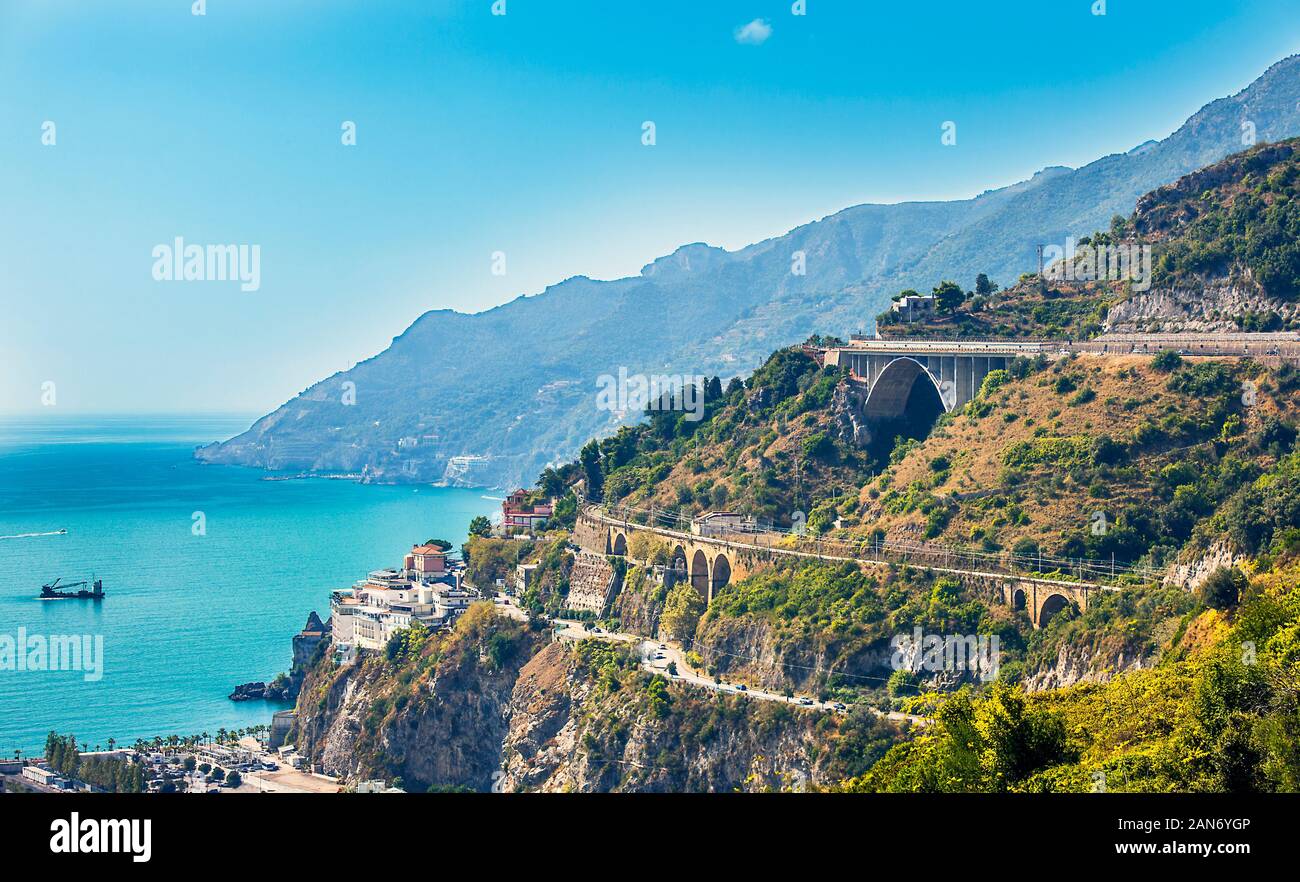 Blick auf Salerno und den Golf von Salerno Kampanien Italien Stockfoto