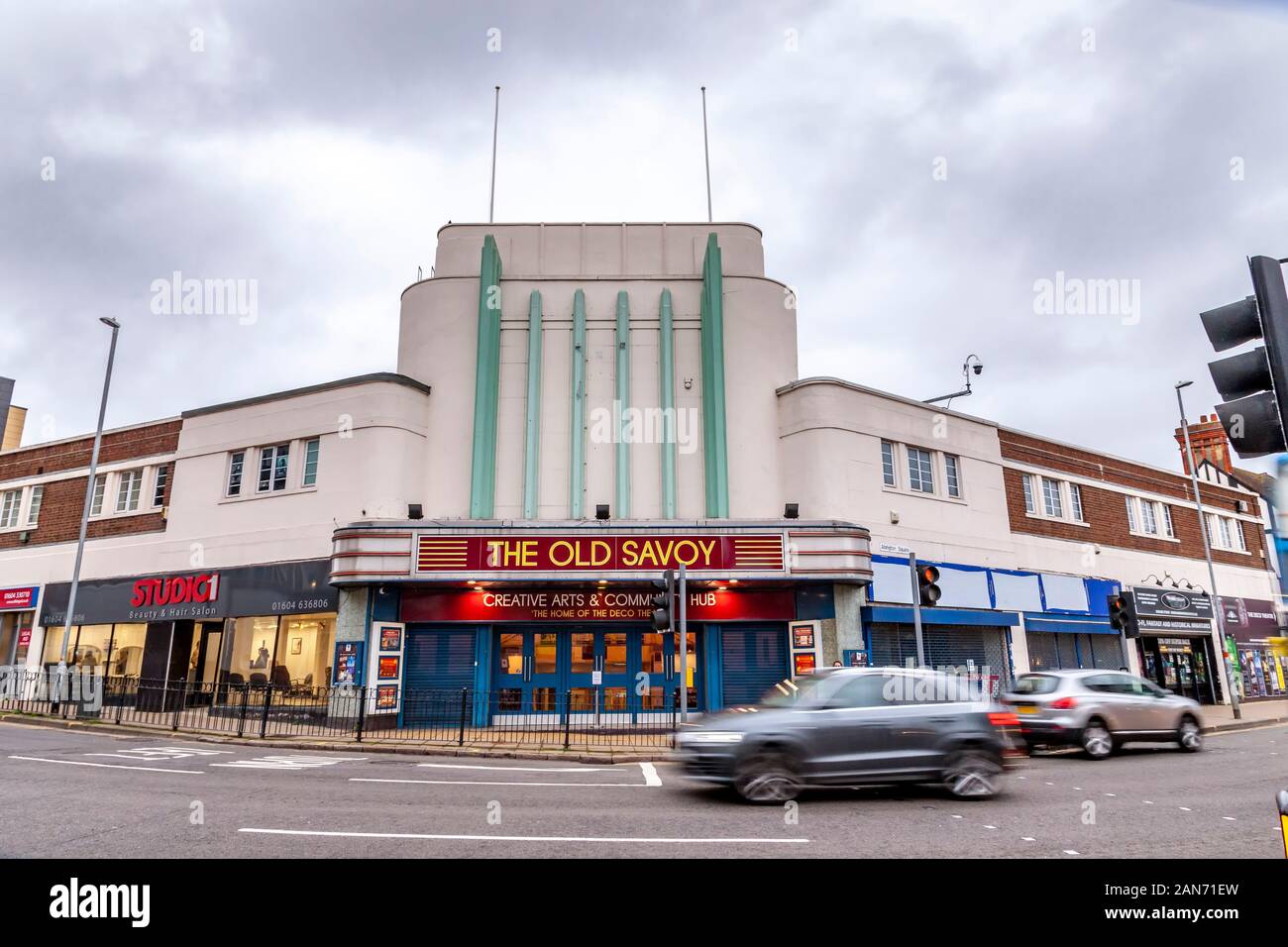 Die alten Savoy, Eingang auf der cornier der unteren Befestigungen und Abington Straße wieder geöffnet Northampton Town Center. Stockfoto