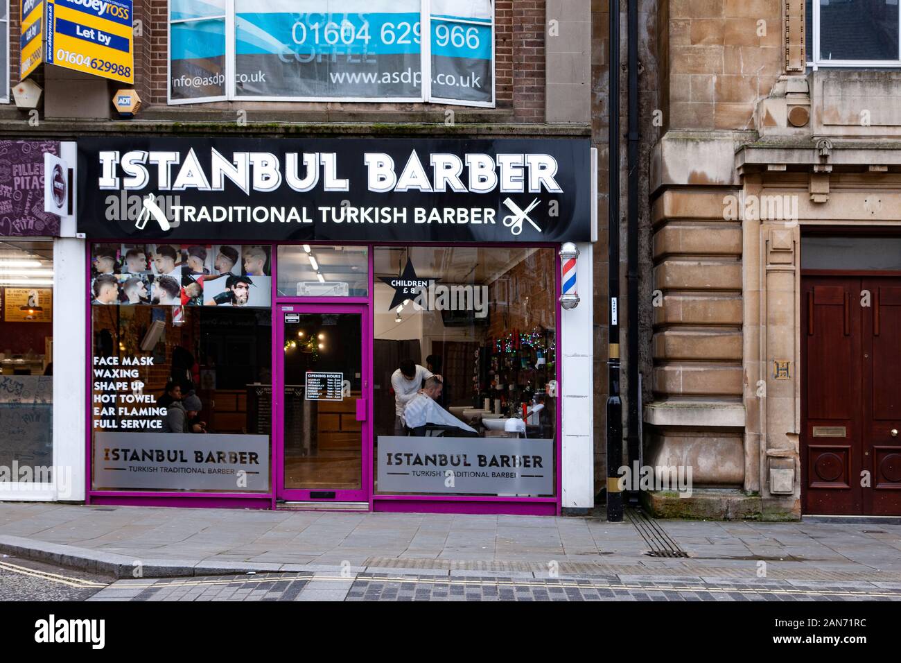 LiIstanbul Friseure Shop auf St Giles Street, Northampton Town Center, Stockfoto