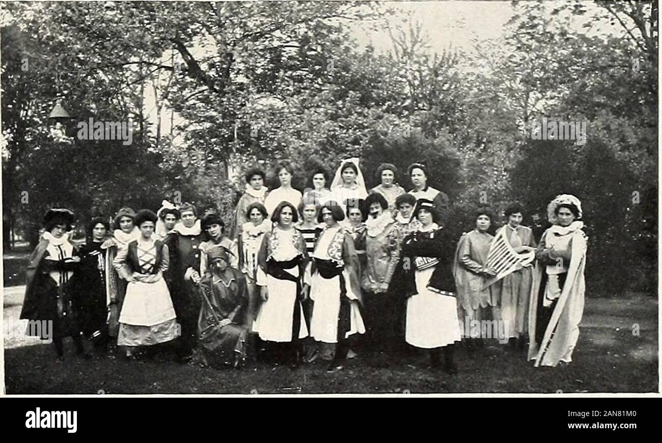 Milady in Braun 1909. ine Cheaney Lucile Colvin Jane D. Crawford Juliette Desport Hazel Davis Marion L. Crawford Virginia Henoch Rebecca Littlepage Juanita Evans Willow Felder Helen Keeney Edna Kelly Ludowiene Fulton Kaffee Und Karin Fleming Maria Kirk Gnade Landrith Katherine Guiler Belle Haggard Beatrice Loftus Charlotte Liebe Elizabeth Hart Christine Hamilton Estelle Hickens Virginia Lyles Marion Leftwich Edith Merrill Ida M. Haube Lona Howard Marie Moriarity Ruth McCall Annie Lane Taste Fairfax Janin Annie McKean Marjorie Nash Sheilah Johnson Lucile Jones Mary Nelson Lucile neue Elvira Johnston Genf Stockfoto