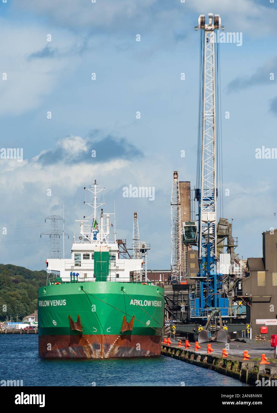 Cork City, Irland - 29. August 2012: Arklow Venus General Cargo Schiff Entladen im Hafen von Cork City, Irland Stockfoto