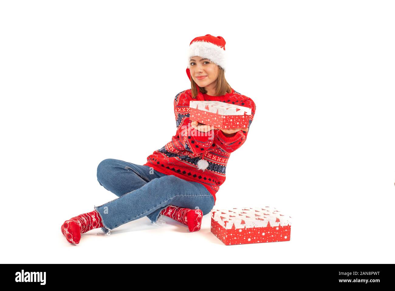 Junge Frau mit einem Weihnachtsmann, ein auf weißem Hintergrund Stockfoto