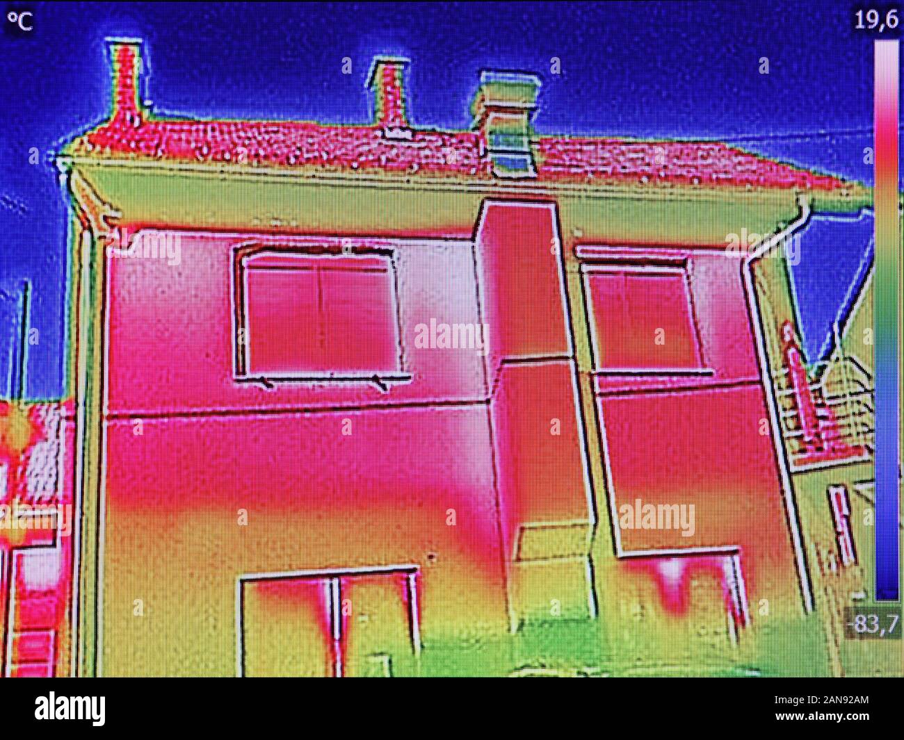 Wärmebild Wärmeverluste am Haus der Familie Stockfoto