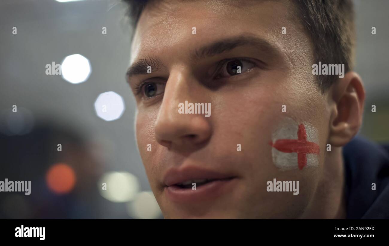 Verrückte Augen der Fußball-Fan ansehen Spiel im Stadion, Meisterschaft, Nahaufnahme Stockfoto