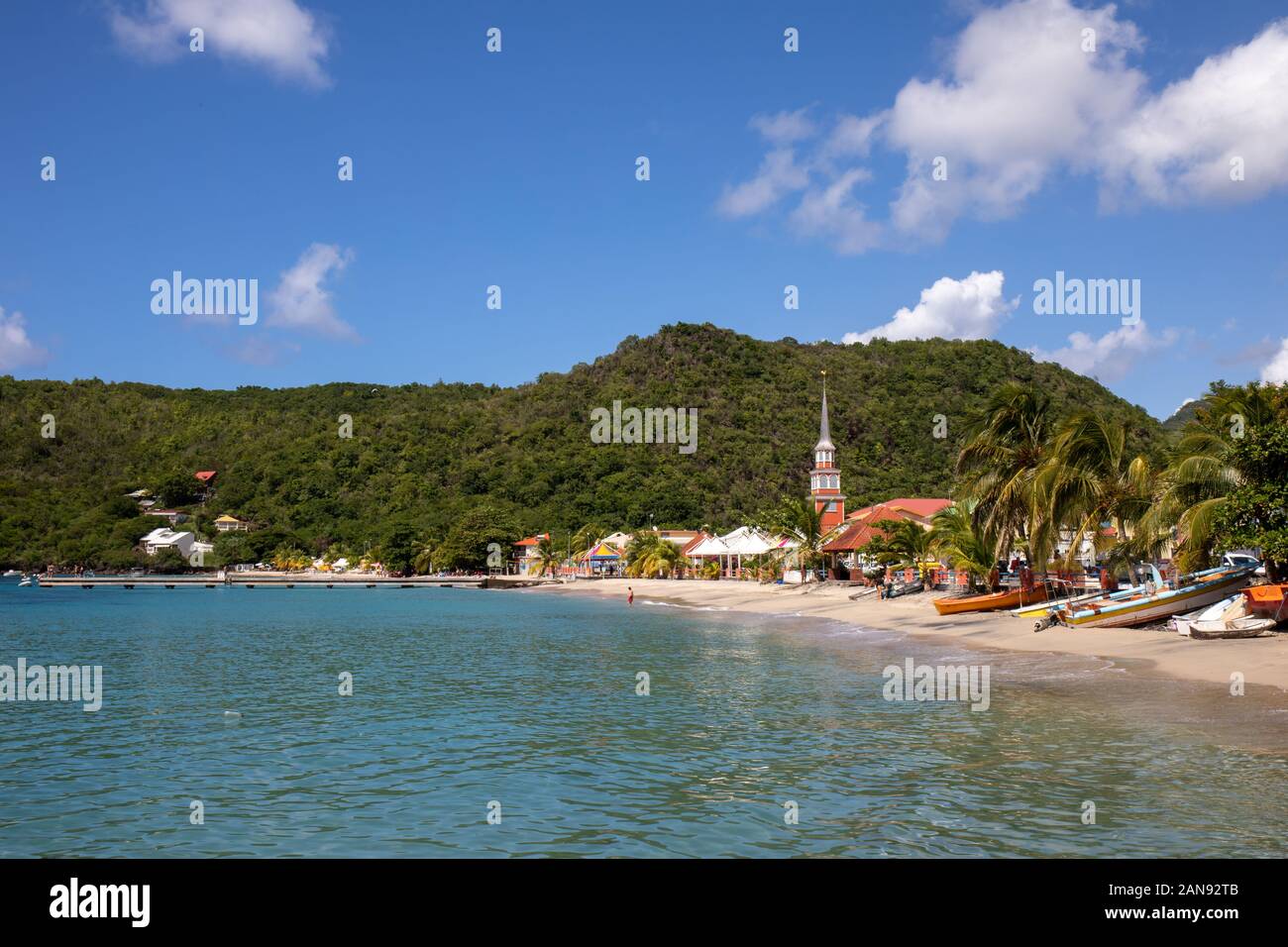 Les Anses d'Arlet, Martinique, FWI - das Dorf am Strand Stockfoto