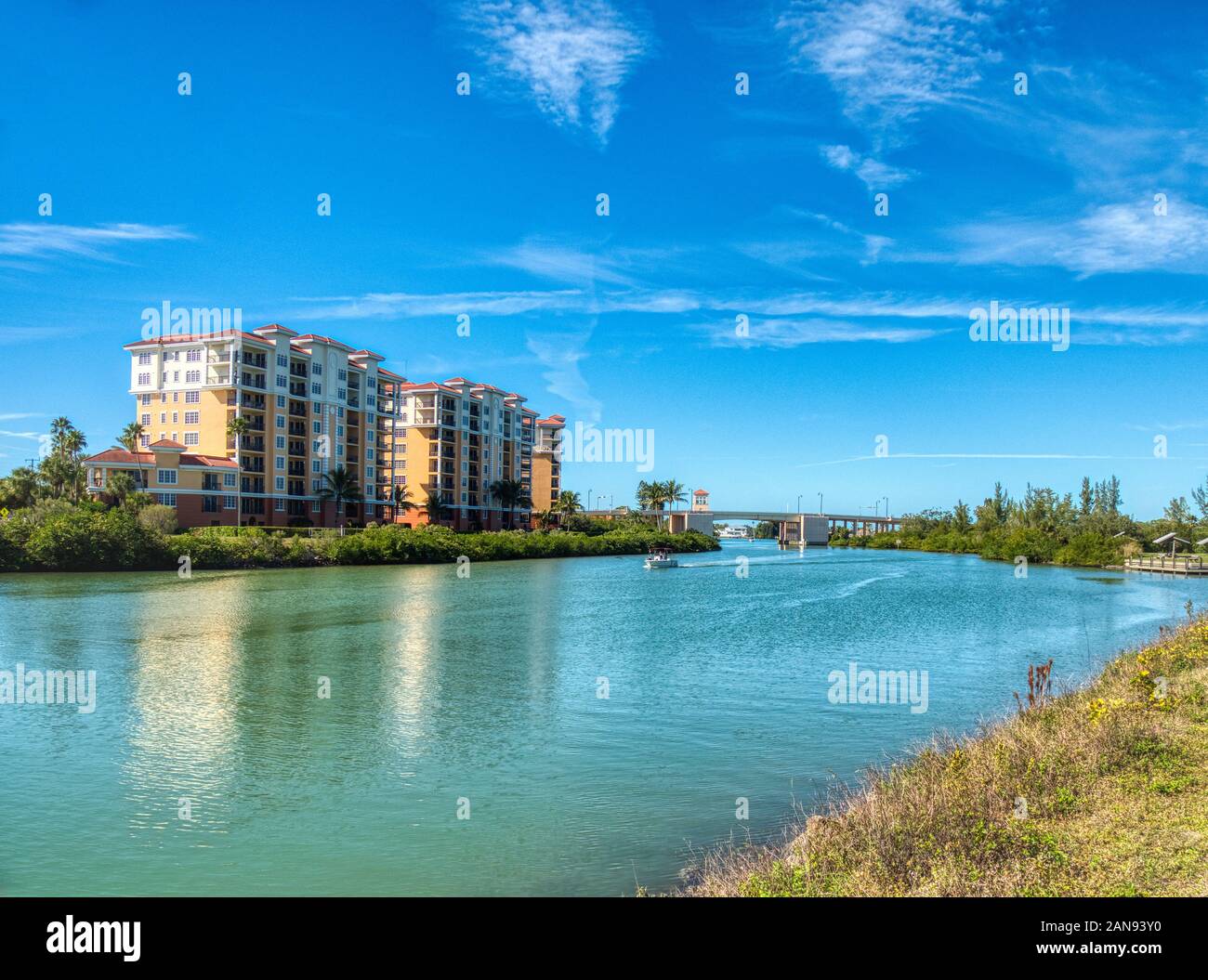Gulf Intracoastal Waterway mit Liftbrücke in Venice Florida, USA Stockfoto