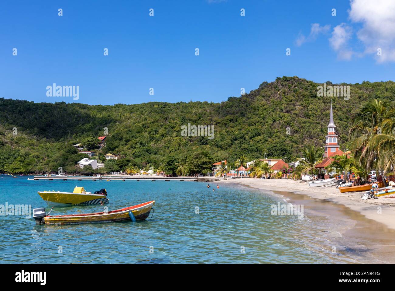 Les Anses d'Arlet, Martinique, FWI - das Dorf am Strand Stockfoto