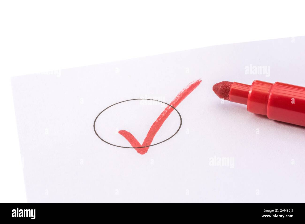 Ausgefüllte Checkliste in Form befreit. Stockfoto