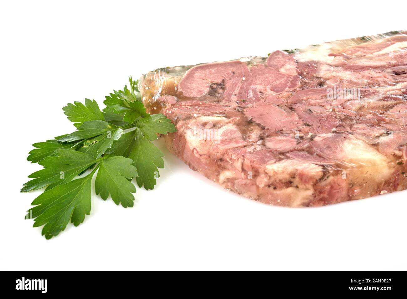 Köstlicher Kopfkäse vor weißem Hintergrund Stockfoto