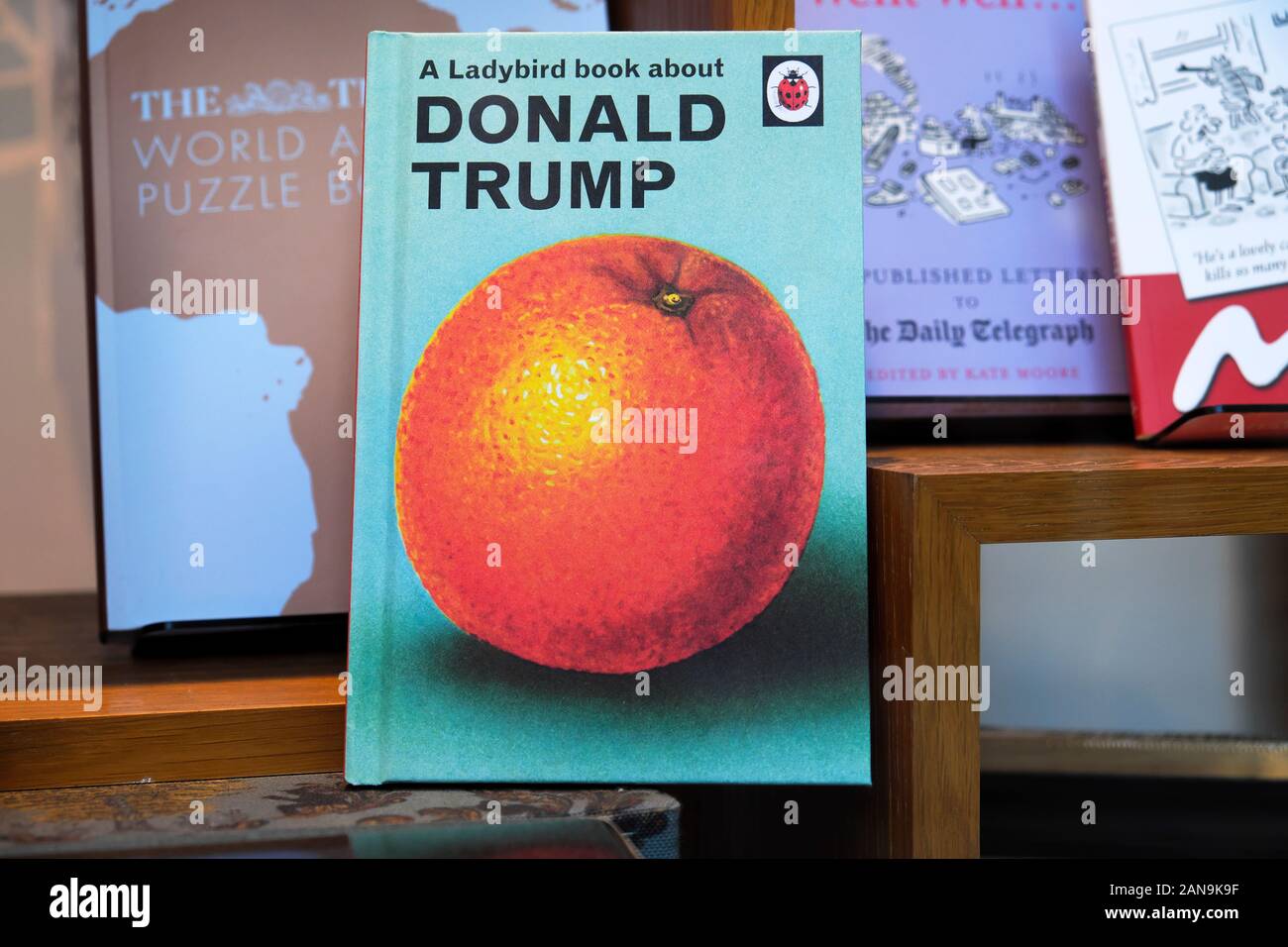Marienkäfer Buch über Donald Trump in Waterstones Buchhandlung 2019 in London England UK KATHY DEWITT Stockfoto