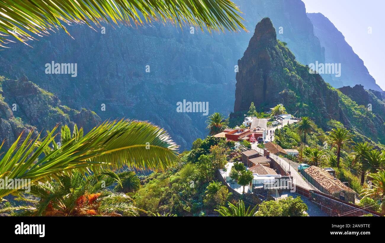 Dorf Masca auf Teneriffa Insel, der Kanaren. Panoramablick auf die Landschaft mit Platz für eigenen Text Stockfoto
