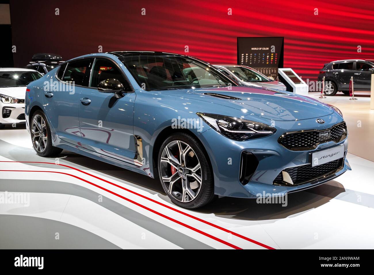 Brüssel - Jan 9, 2020: Neue 2020 Kia Stinger GT Sport Limousine Modell auf dem Brüsseler Autosalon 2020 Motor Show präsentiert. Stockfoto