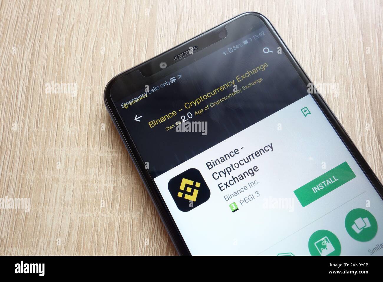 - Binance Cryptocurrency Exchange App bei Google Website spielen Store angezeigt auf Huawei Y6 2018-Smartphone Stockfoto