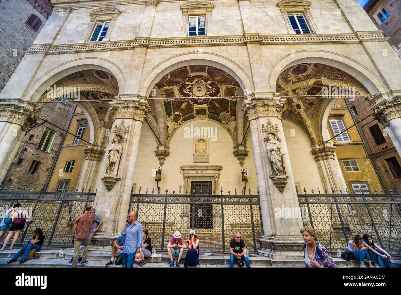 Gothic-Renaissance Gebäude der Loggia della Mercanzia im historischen Zentrum von Siena, Toskana, Italien Stockfoto